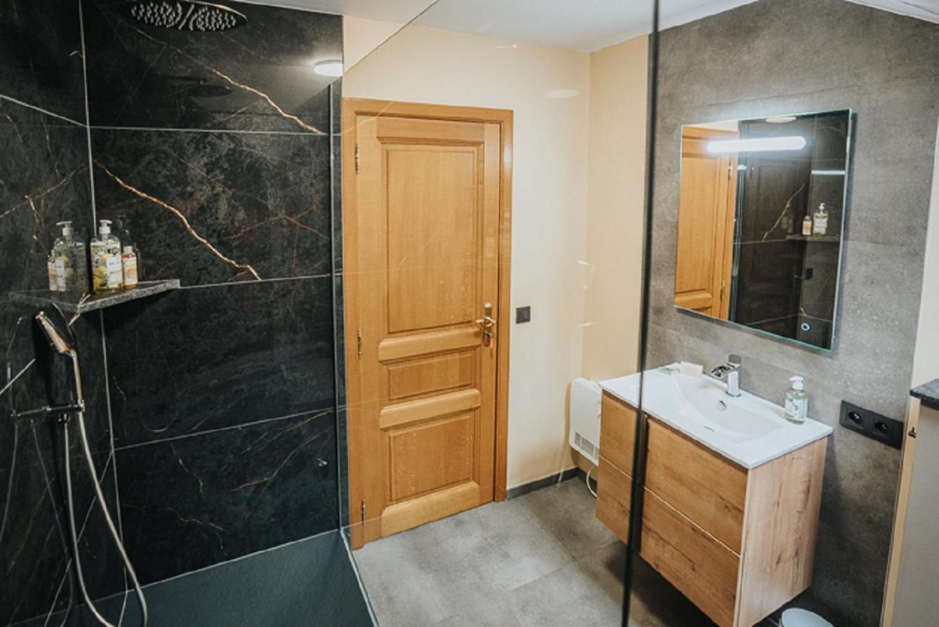 Bed and Breakfast Le Refuge De Kila Вем Екстер'єр фото